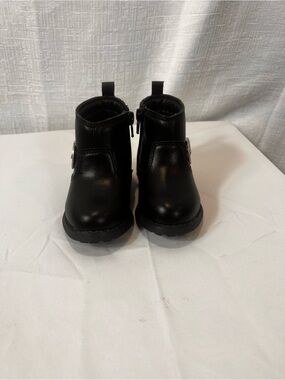 Kids Osh Kosh  Black Ankle Boots with Side Zip and Buckle Detail size toddler 6